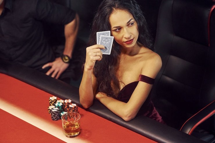 Player interface showing hand tiles and betting options in Gaple Online